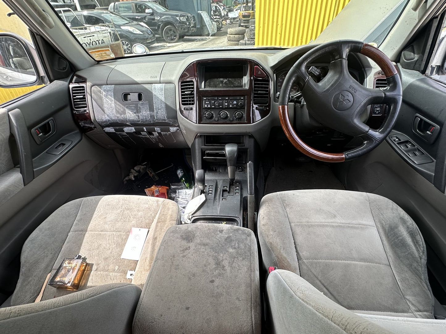 2000 Mitsubishi Pajero 6G74 LP4530 WRECKING FOR PARTS ONLY