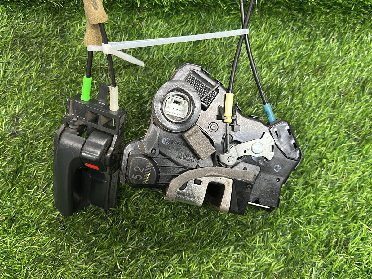 2004-2019 Toyota Hiace H200 - Left Front Door Lock Actuator PN: 6 PIN