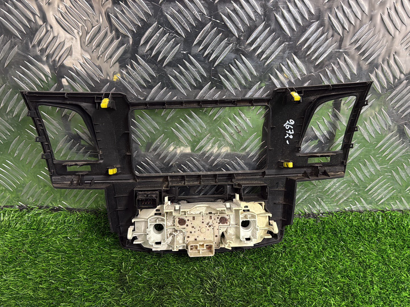 2009-2015 Toyota Hilux- Dash Vent Surround Centre PN: TOYOTA 55420-0K380