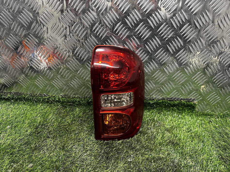 2005 Toyota RAV4 A20 - Right Taillight PN: ICHIKOH 42-32