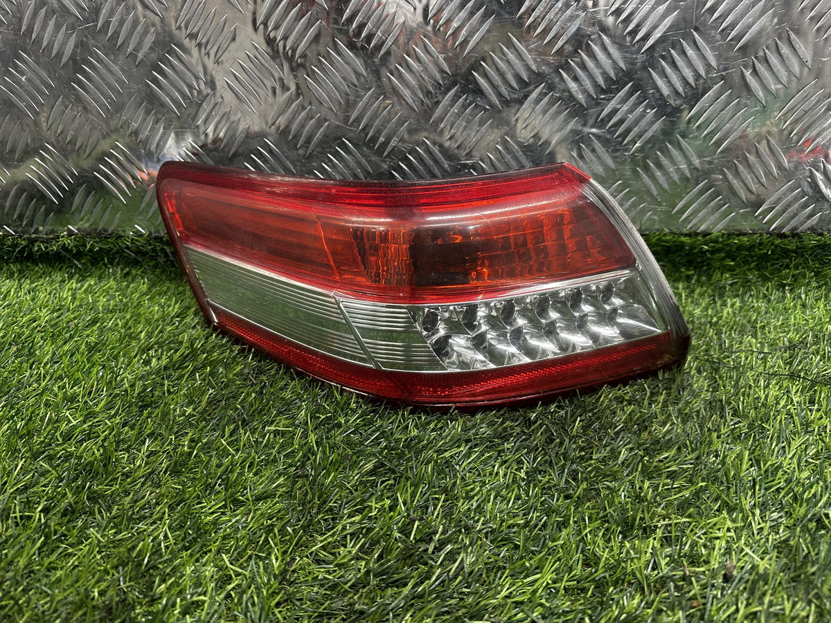 2006-2011 Toyota Camry V40 - Left Taillight PN: HELLA 06-184
