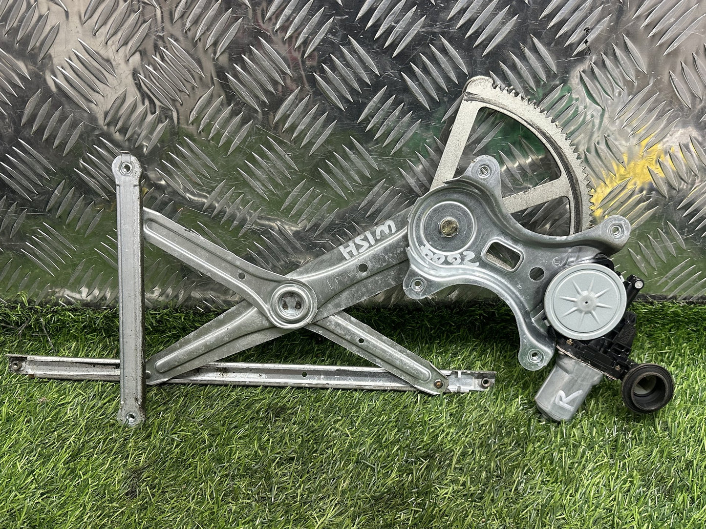 2003-2009 Toyota Wish E10 - Right Front Window Regulator/Motor PN: 6 PIN