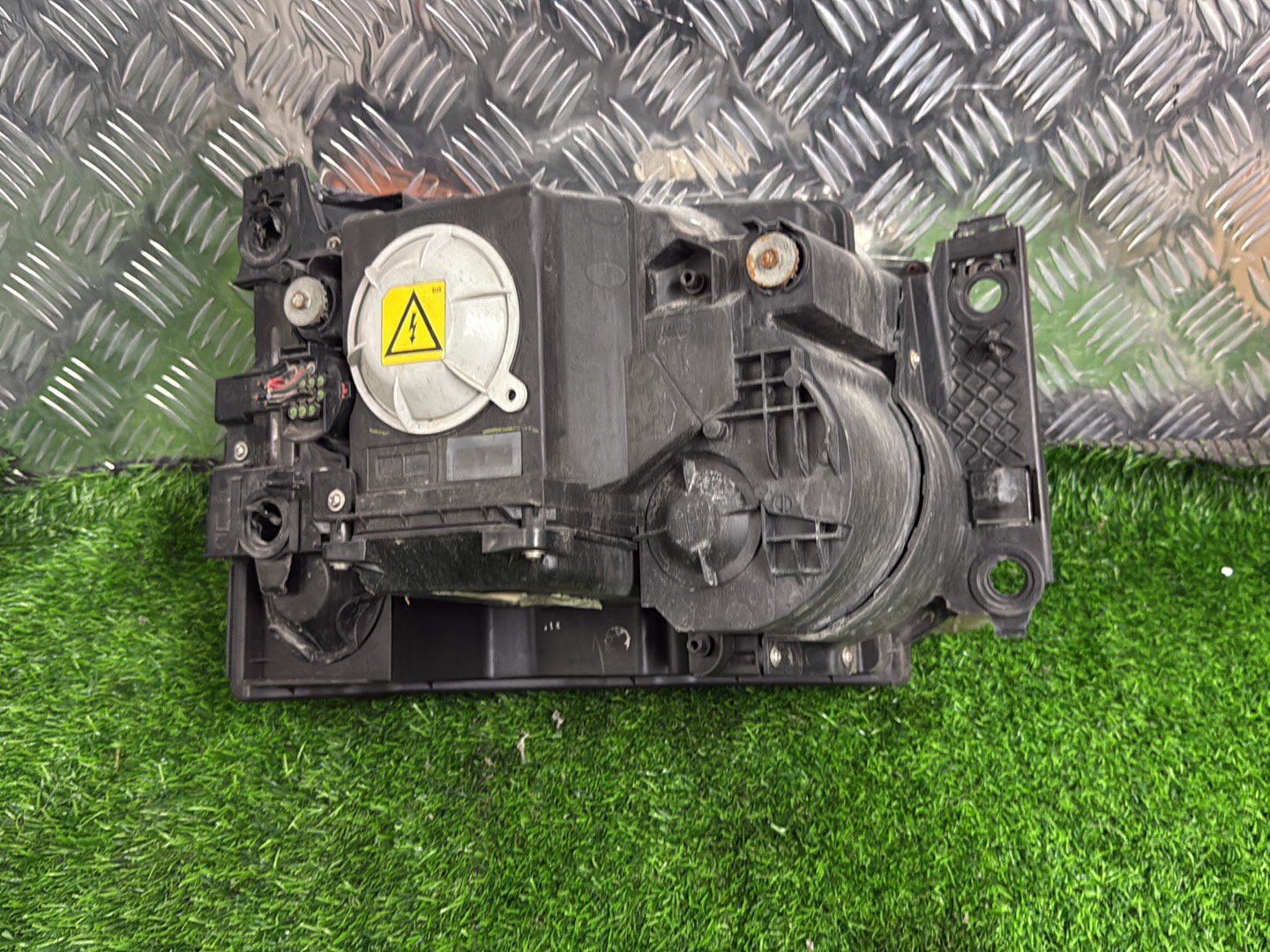 2004 - 2009 Land Rover Discovery Left Headlight XBC500052