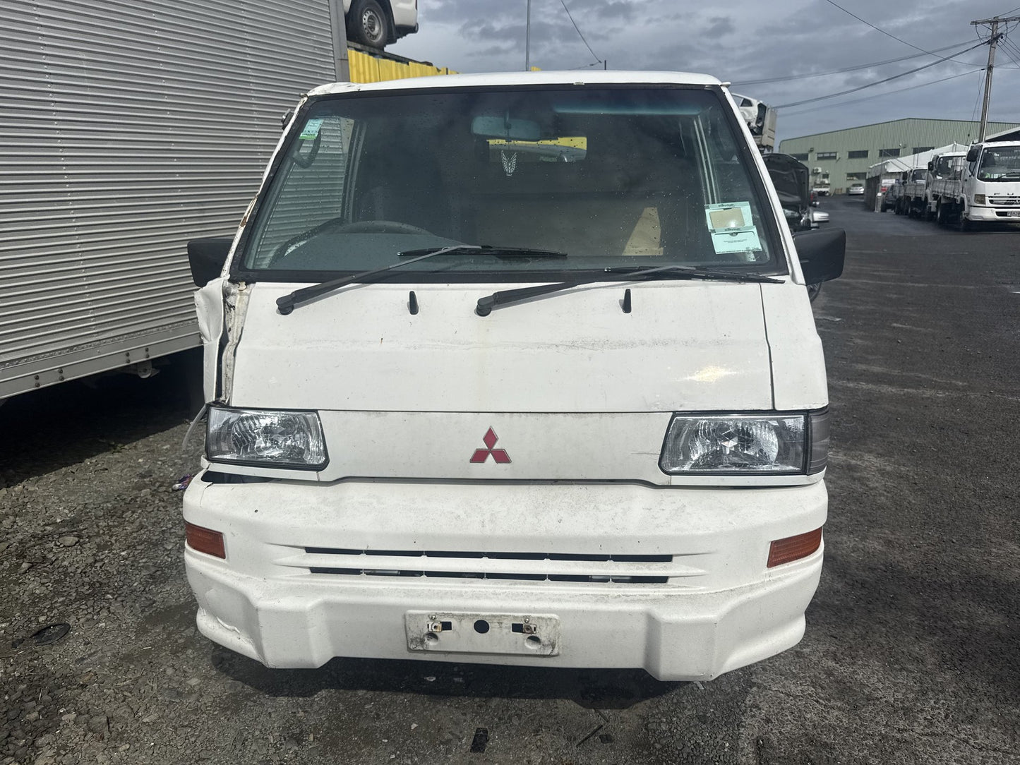 2005 Mitsubishi L300 4G63 LM2811 WRECKING FOR PARTS ONLY