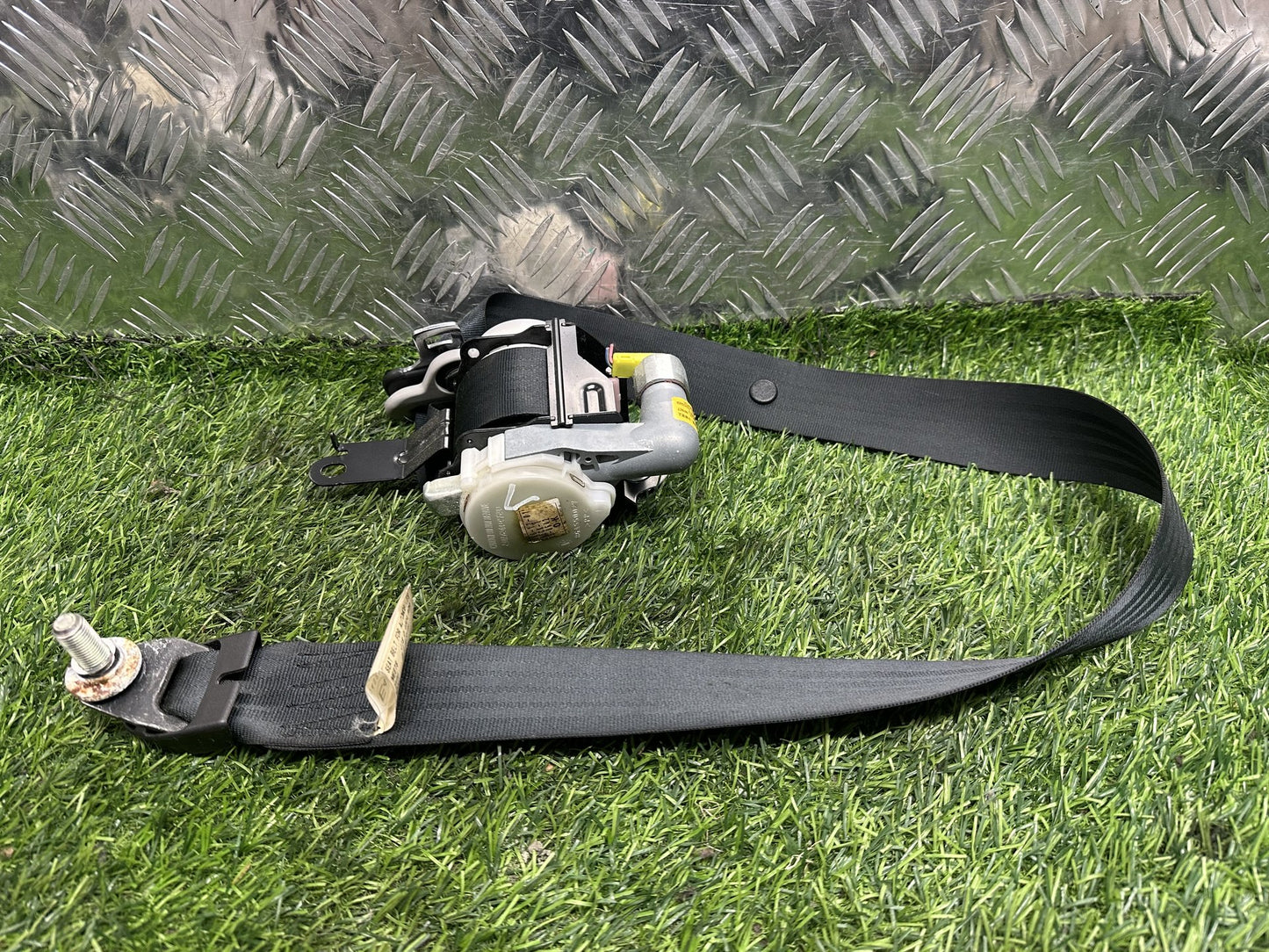 2002-2007 Mazda Demio DY- Left Front Seat Belt PN: T89339T