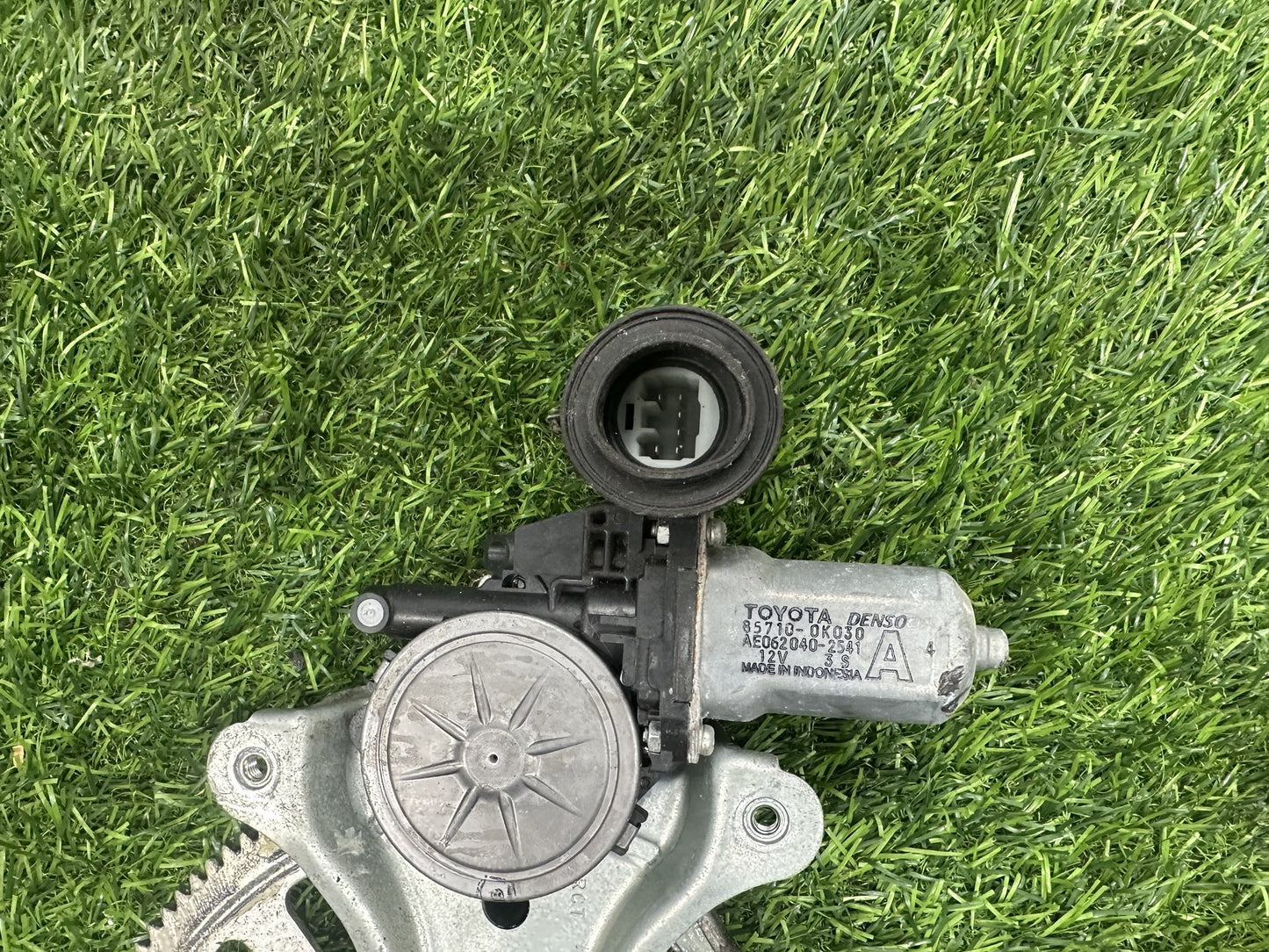 2006-2014 Toyota Hilux- Right Front Window Regulator/Motor PN: 85710-0K030