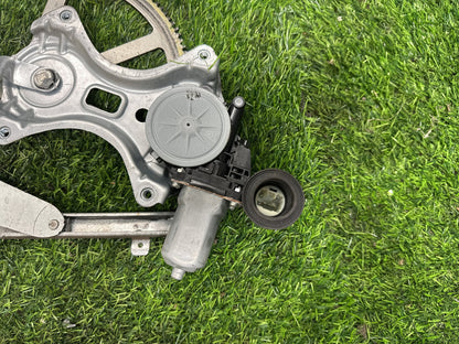 2004-2019 Toyota Hiace H200 - Right Front Window Regulator/Motor PN: 6 PIN