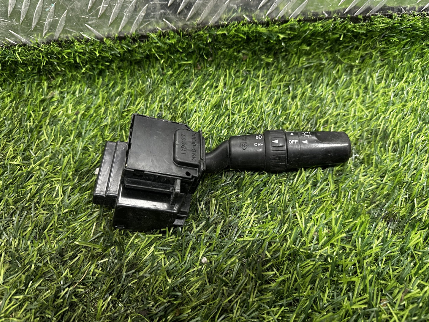 2003-2009 Mazda Axela BK - Right Combination Switch PN: 17D837