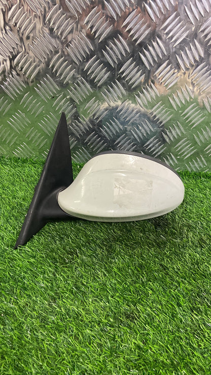 2005 - 2008 BMW 320i xDrive Left Door Mirror 3 PIN