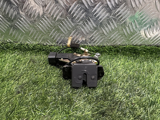 2000-2005 Toyota Estima R30 - Tailgate Lock Actuator PN: 4 PIN