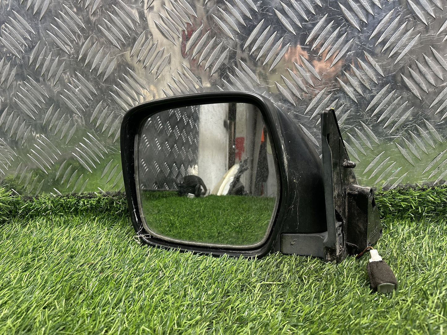 1995-2004 Toyota Hiace H100- Left Door Mirror PN: 3 WIRE TYPE