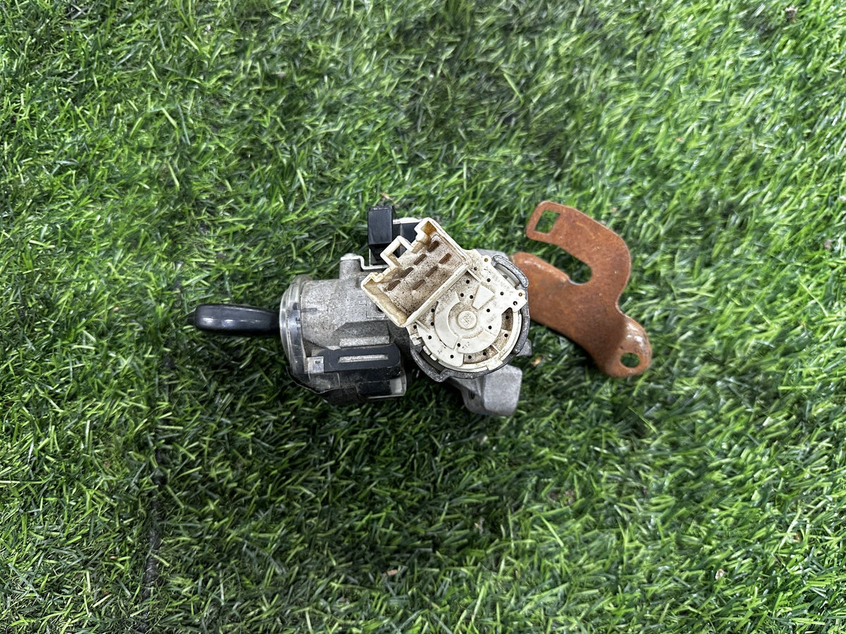 Toyota Mark X - Ignition With Key PN: 450202216