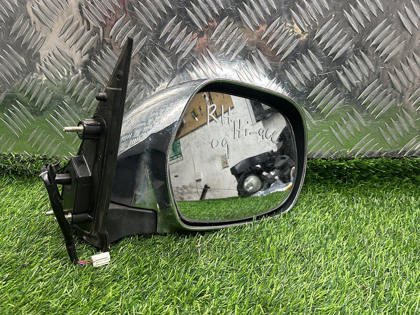 2004 - 2019 Toyota Hiace Right Door Mirror 5 WIRE TYPE