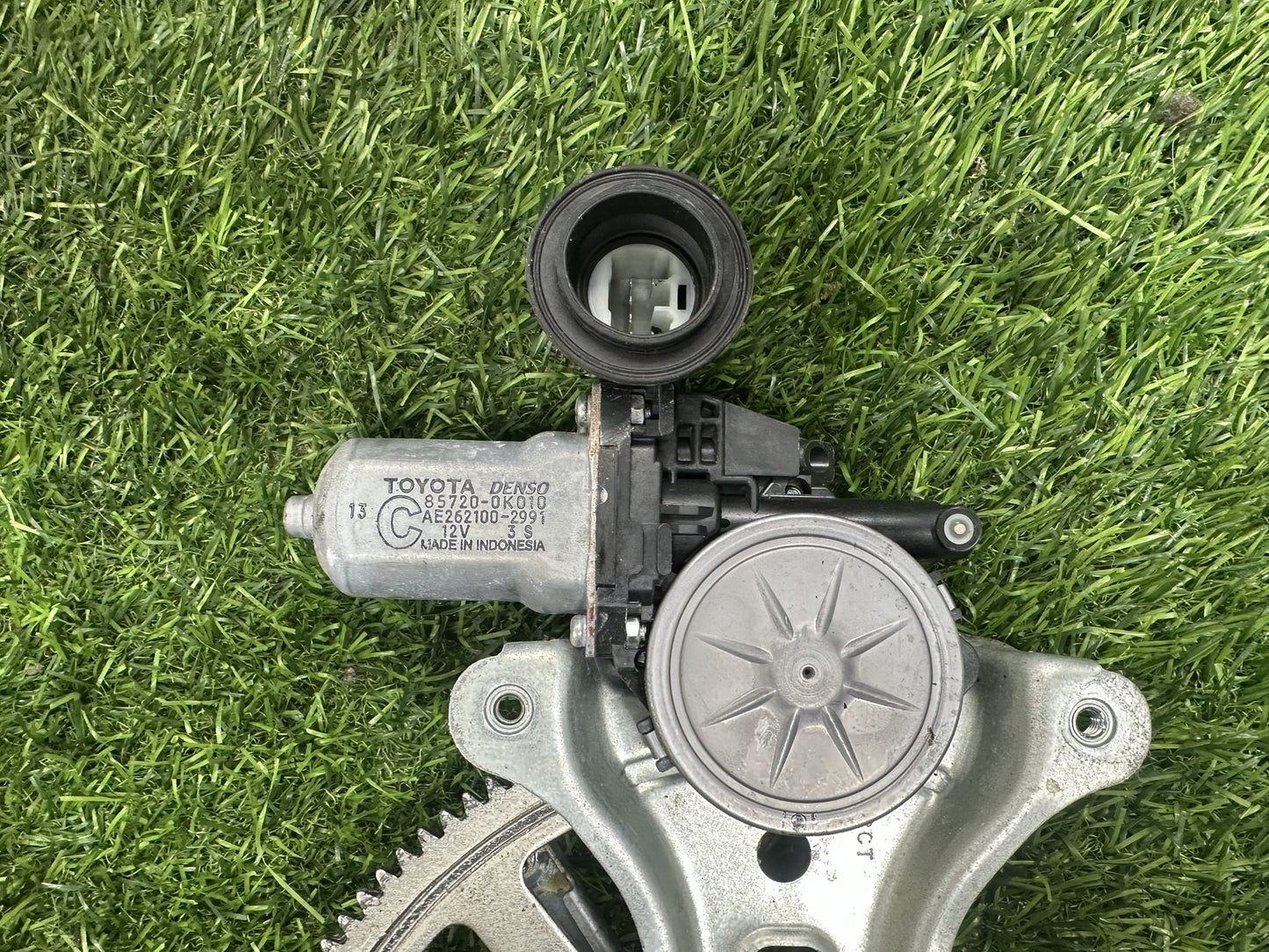 2006-2014 Toyota Hilux- Left Front Window Regulator/Motor PN: 85720-0K010