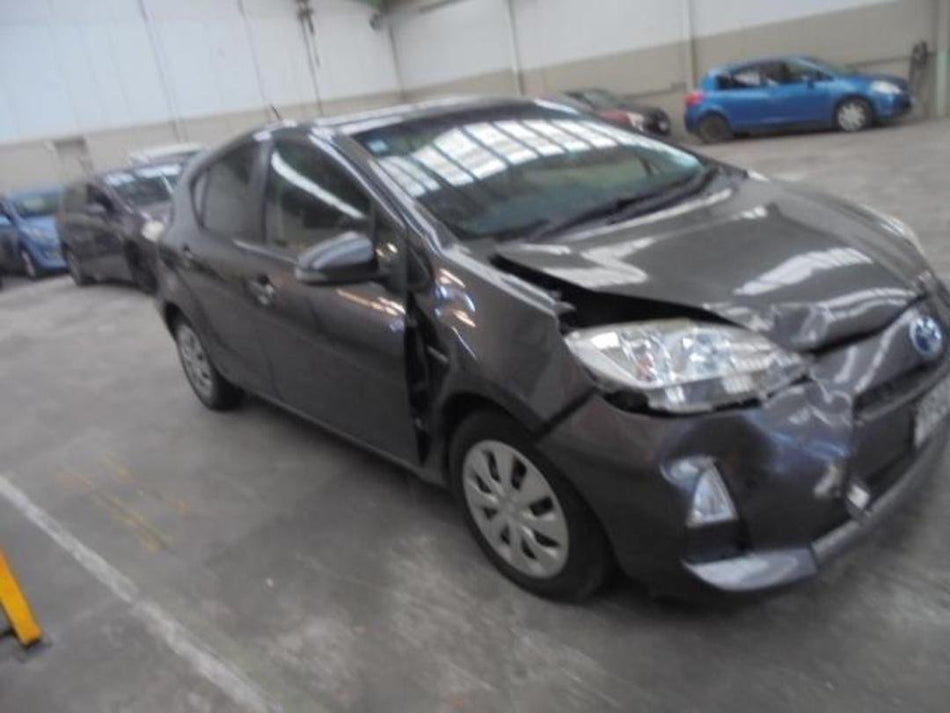 2014 Toyota Aqua Hybrid NHP10
