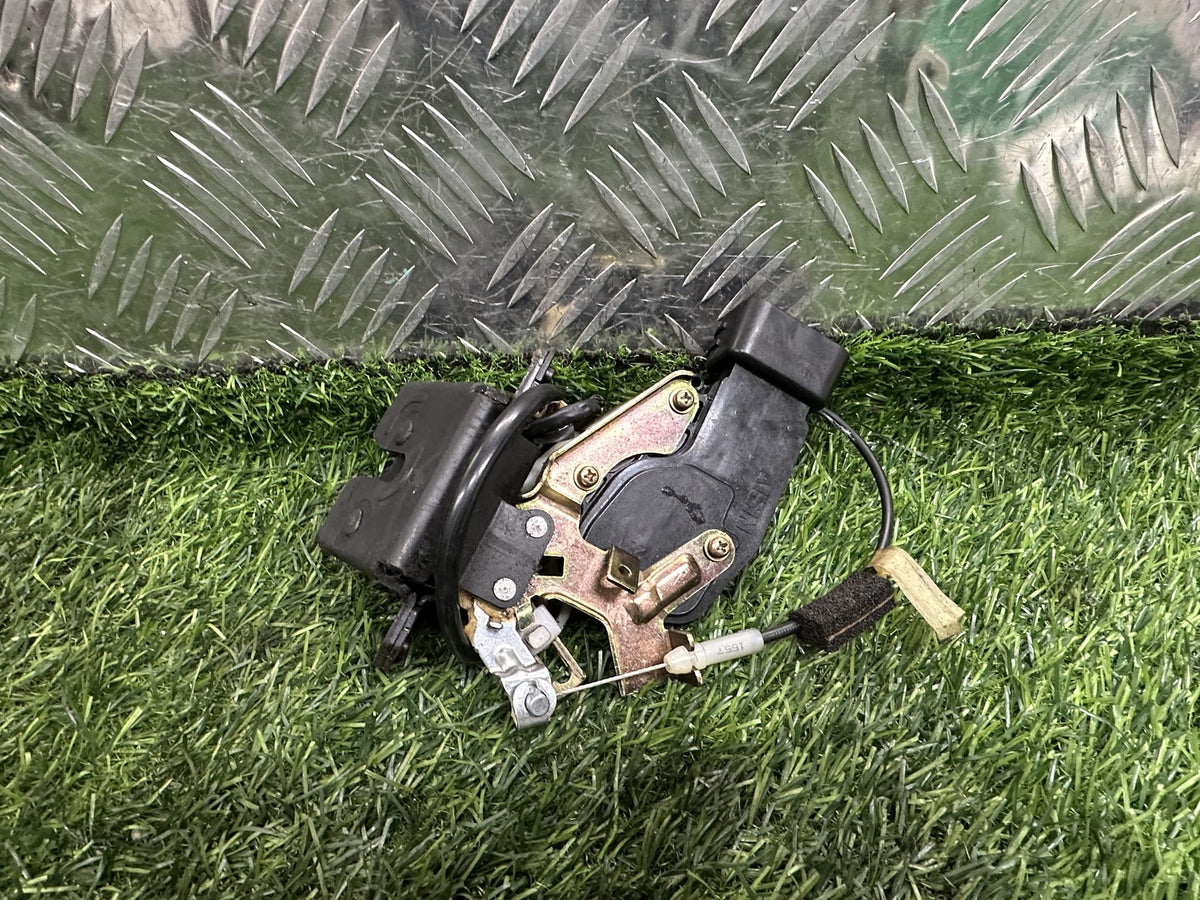 2000-2005 Toyota Estima R30 - Tailgate Lock Actuator PN: 4 PIN