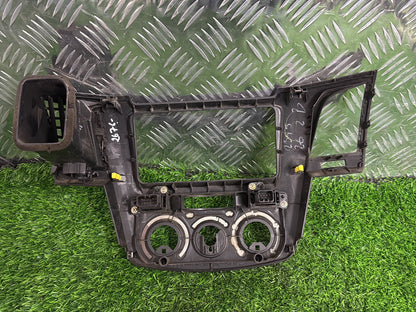 Toyota Hilux Dash Vent Surround Centre Silver Surround TOYOTA 55420-0K0