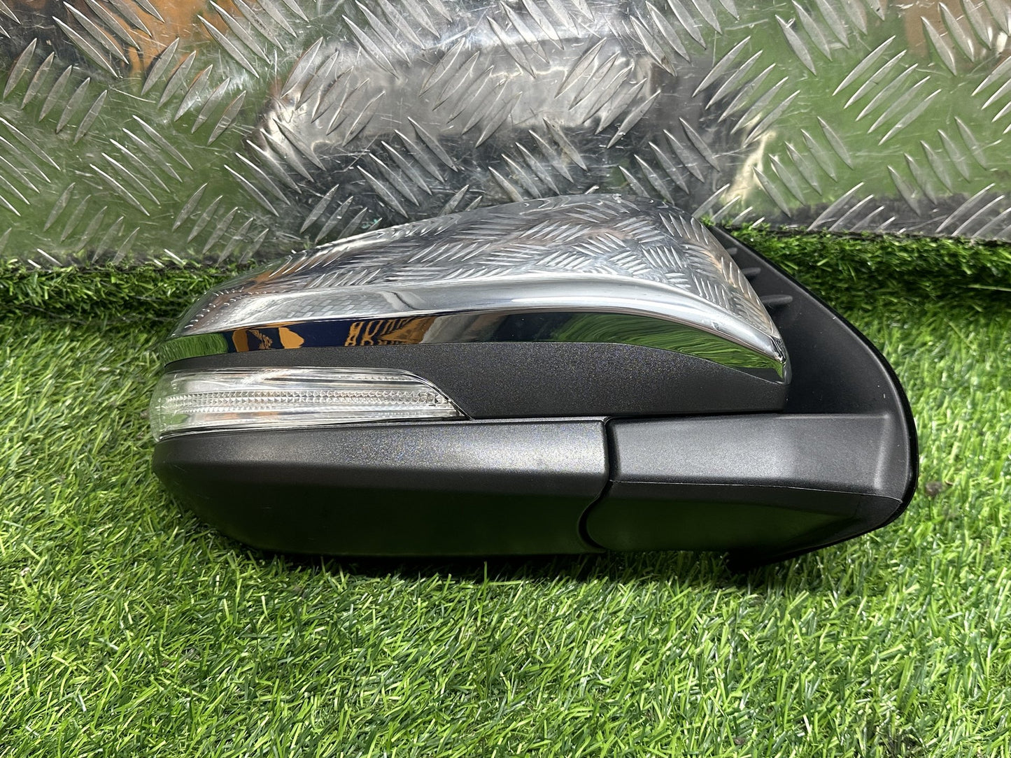 2015-2023 Toyota Hilux- Right Door Mirror PN: 5 WIRE TYPE