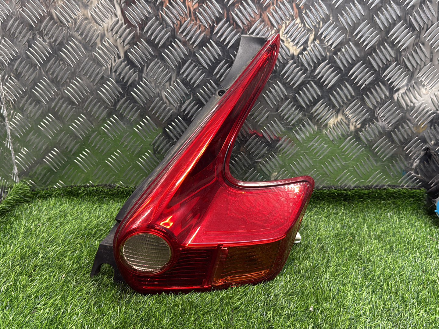 2010 - 2015 Nissan Juke Right Taillight ICHIKOH VALEO T003
