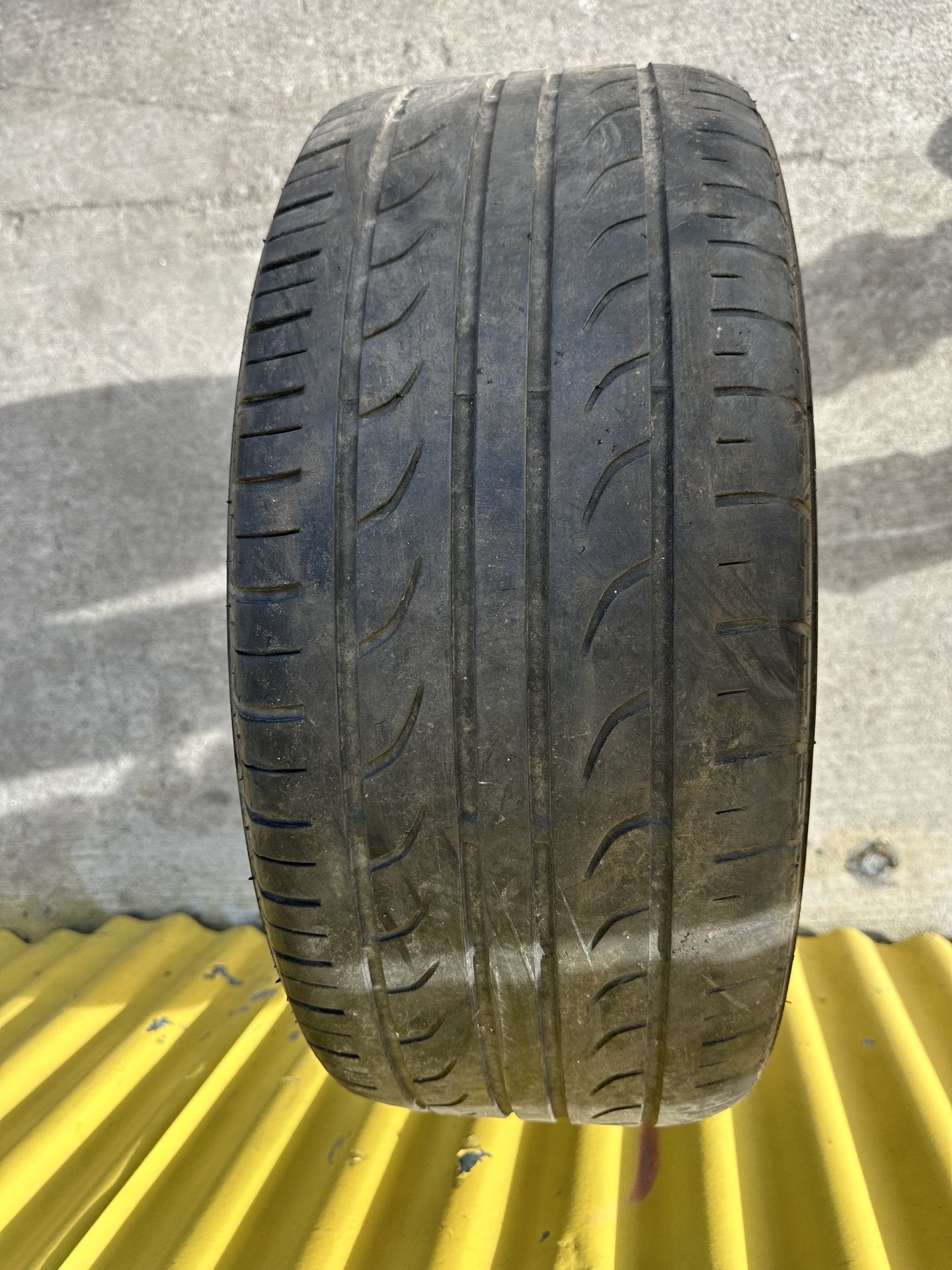 - Tyre PN: 235/45/17 97V