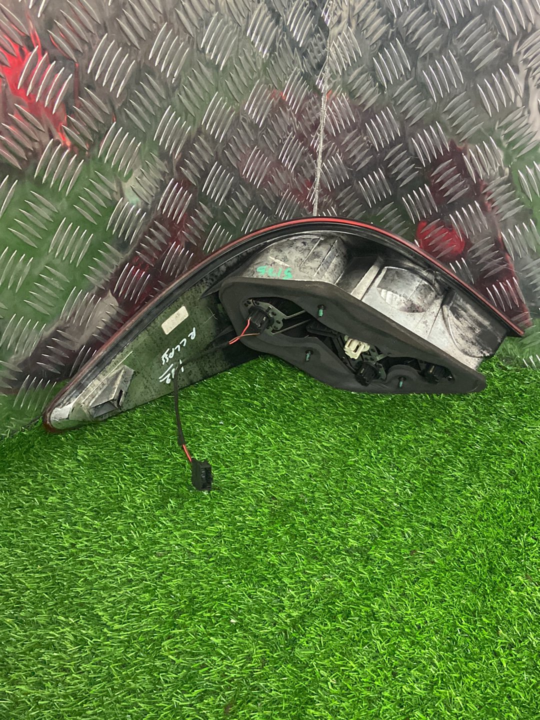 2006 - 2013 Mercedes-Benz R350 Right Taillight 403102R