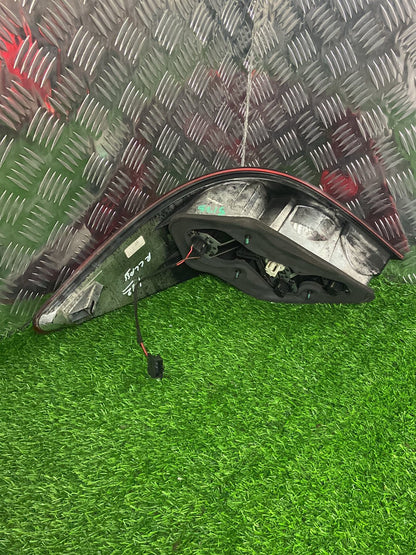 2006 - 2013 Mercedes-Benz R350 Right Taillight 403102R