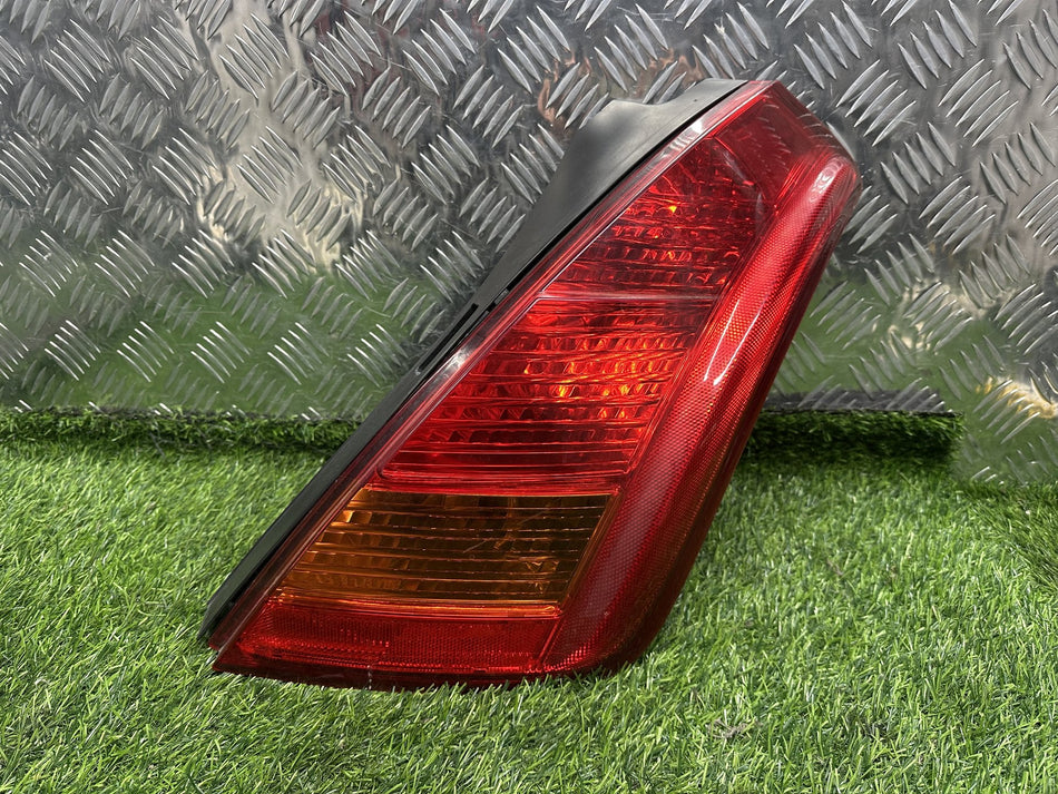 2002-2007 Nissan Murano Z50- Right Taillight PN: KOITO 220-63779
