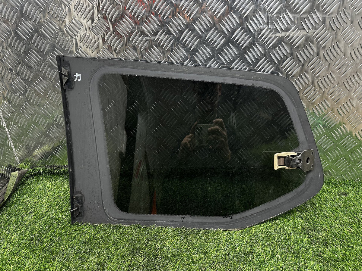 2002-2009 Toyota Land Cruiser J120 - Right Rear Body Glass PN: M2L3