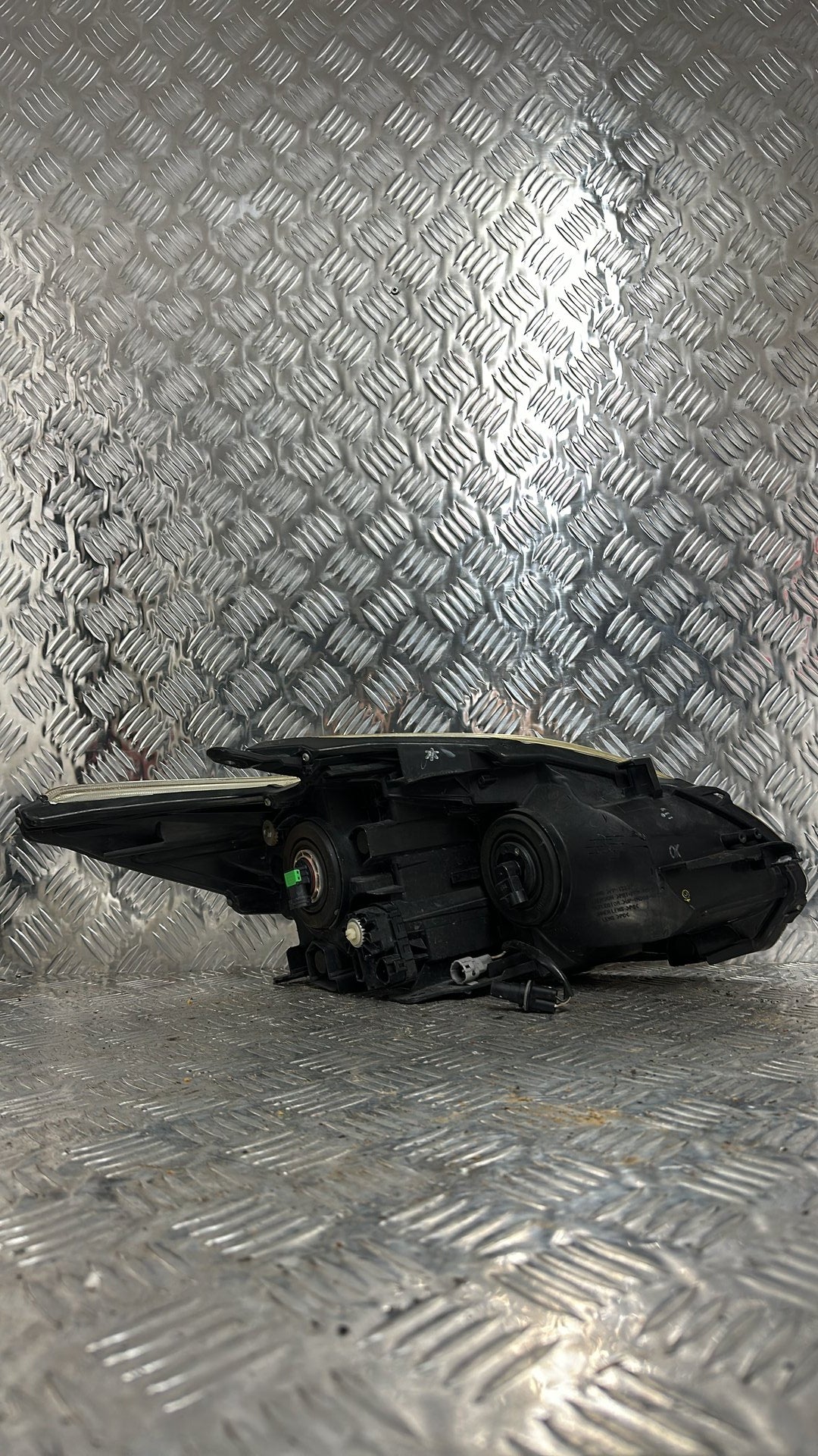 2009-2015 Toyota Prius ZVW30- Left Headlight PN: Koito 47-29