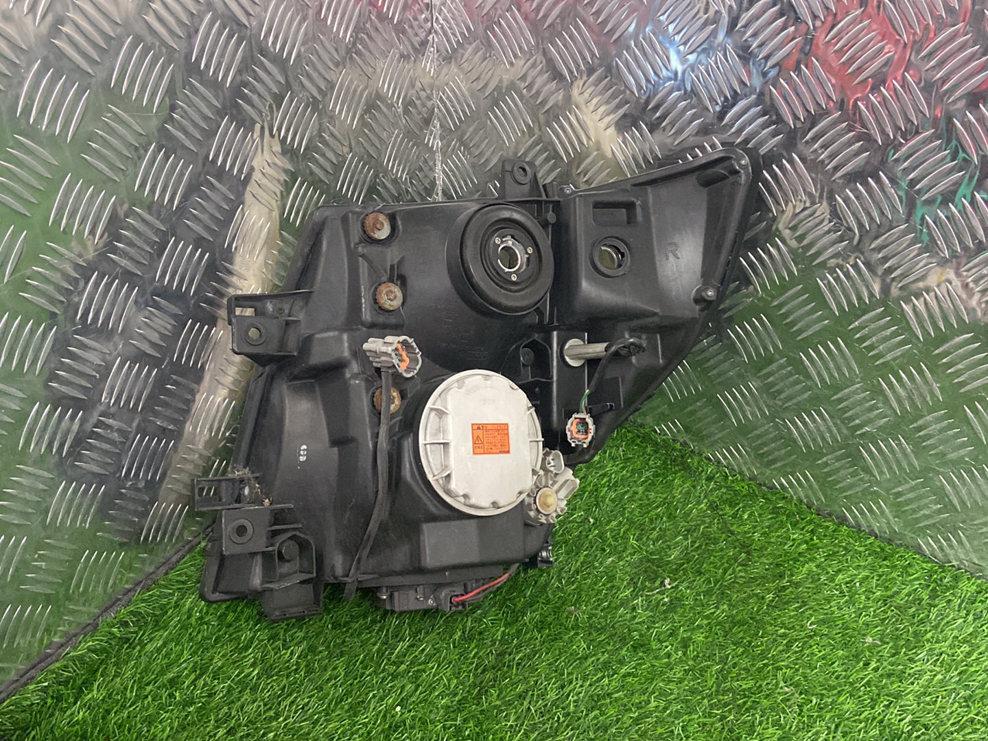 2002 - 2009 Nissan Elgrand Right Headlight KOITO 100-24852