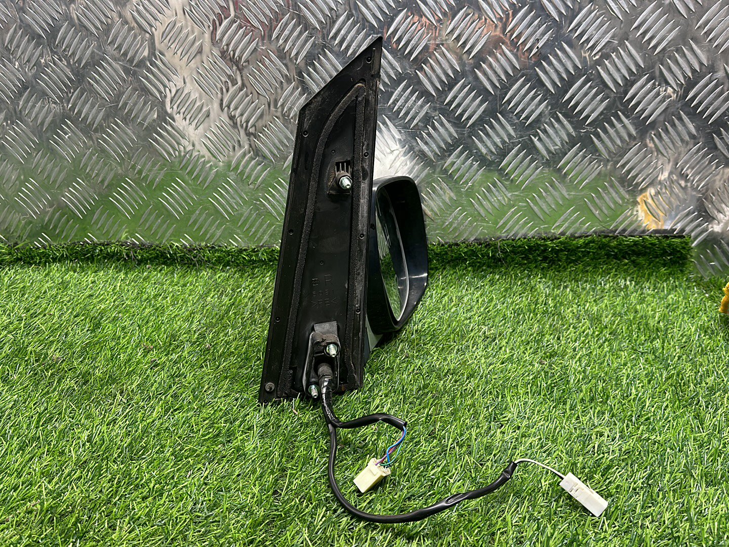 2001 - 2007 Toyota Noah Right Door Mirror 2 PLUG (5+2) WIRE TYPE