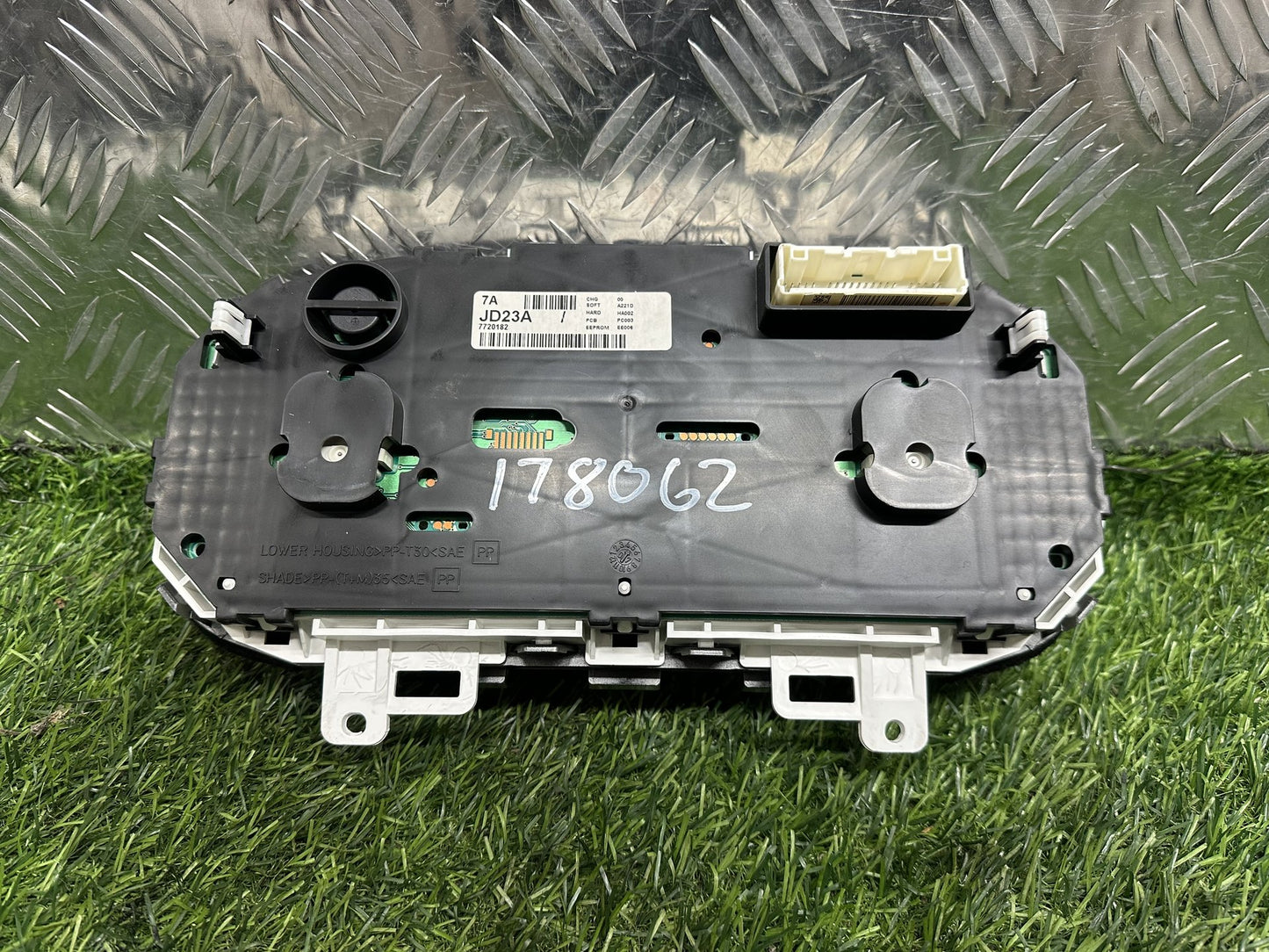 2006-2013 Nissan Dualis J10- Instrument Cluster PN: 178062Kms