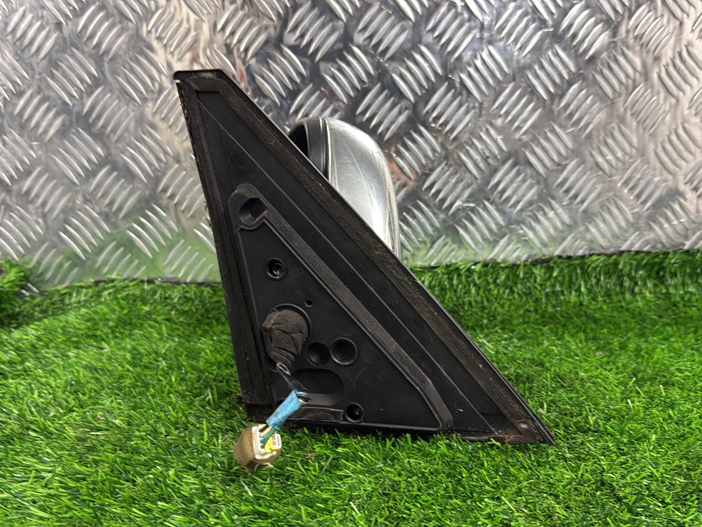 1999 - 2006 Mitsubishi Pajero Left Front Door 5 Wire