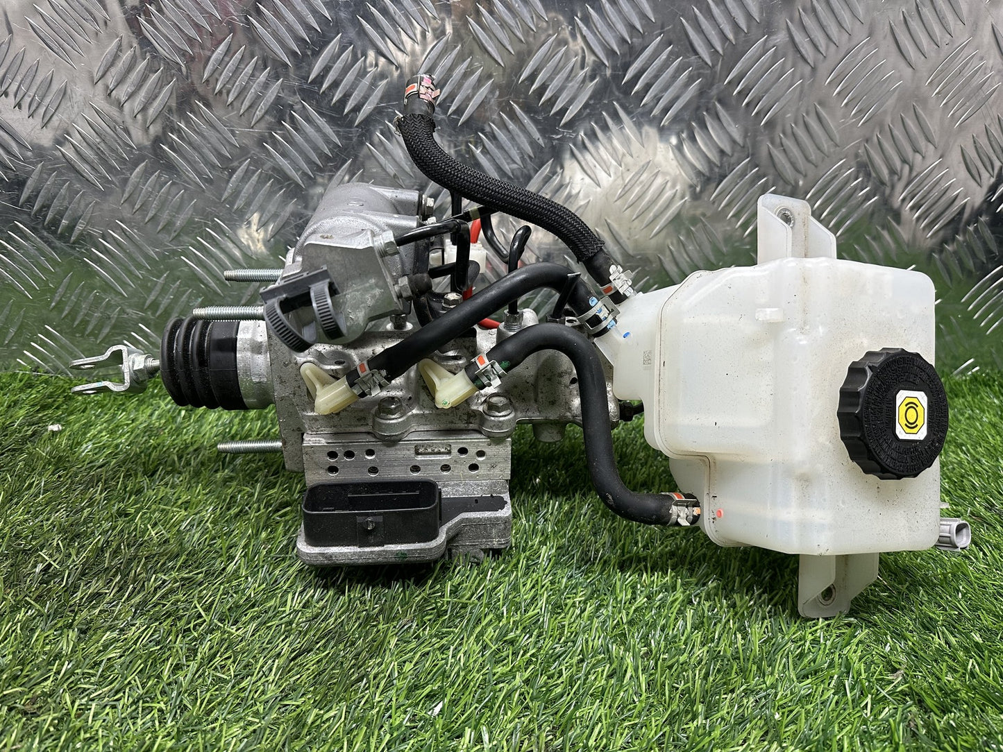 2018-2021 Toyota Prius- ABS Pump/Modulator PN: 4721042131