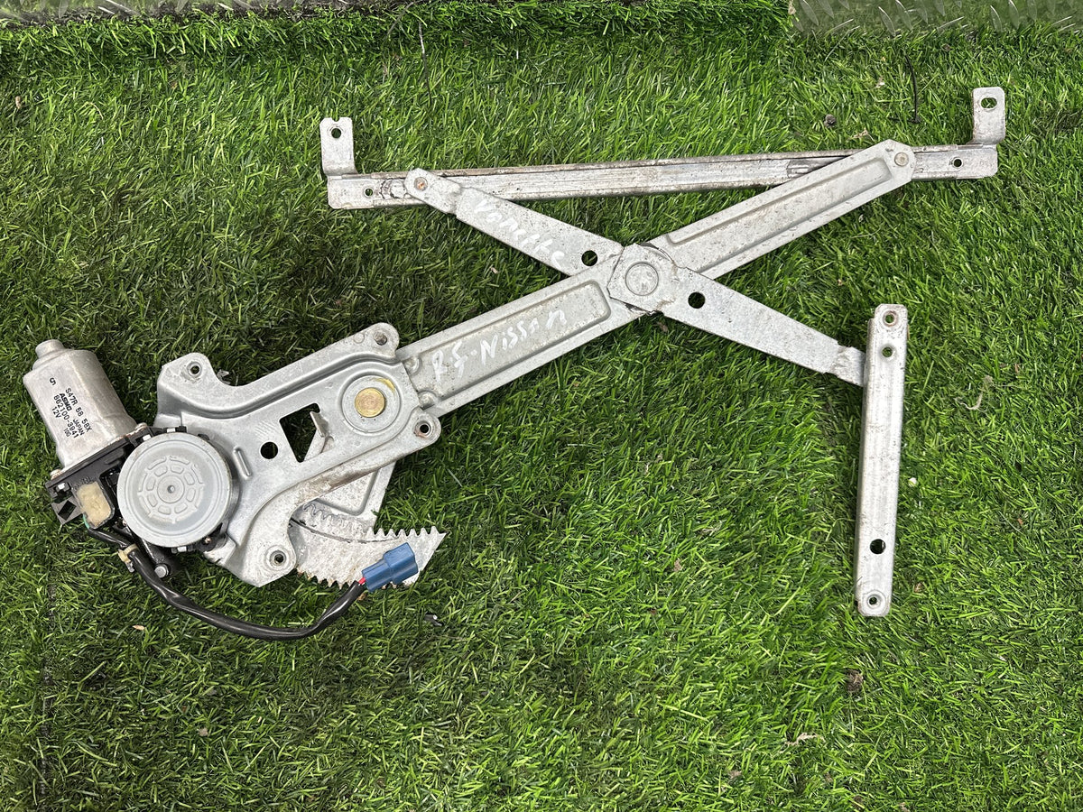 1999-2004 Nissan Vanette SK82 - Right Front Window Regulator/Motor PN: 2 PIN (862100-3841)