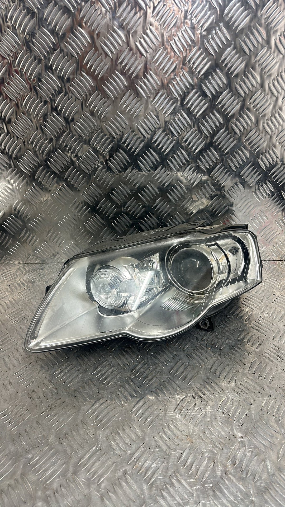 2008-2010 Volkswagen Passat Left Headlight 3C0 941 753 L