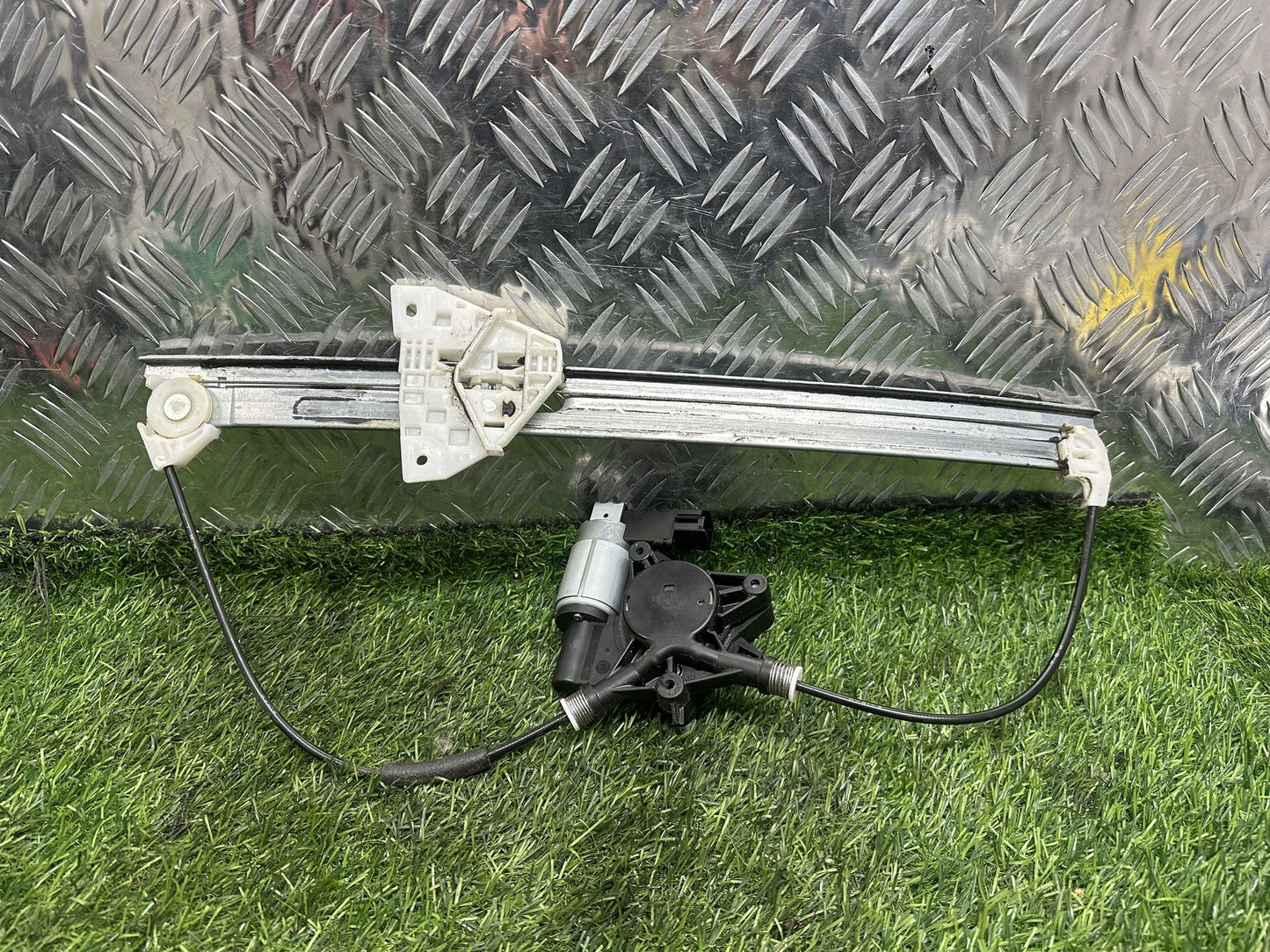 2003-2009 Mazda Axela BK - Left Front Window Regulator/Motor PN: 2 PIN