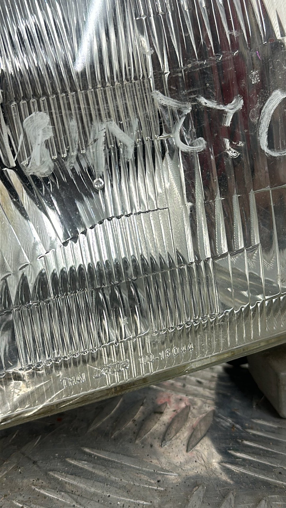 1998-2000 Nissan Navara Left Headlight Koito 110-16044