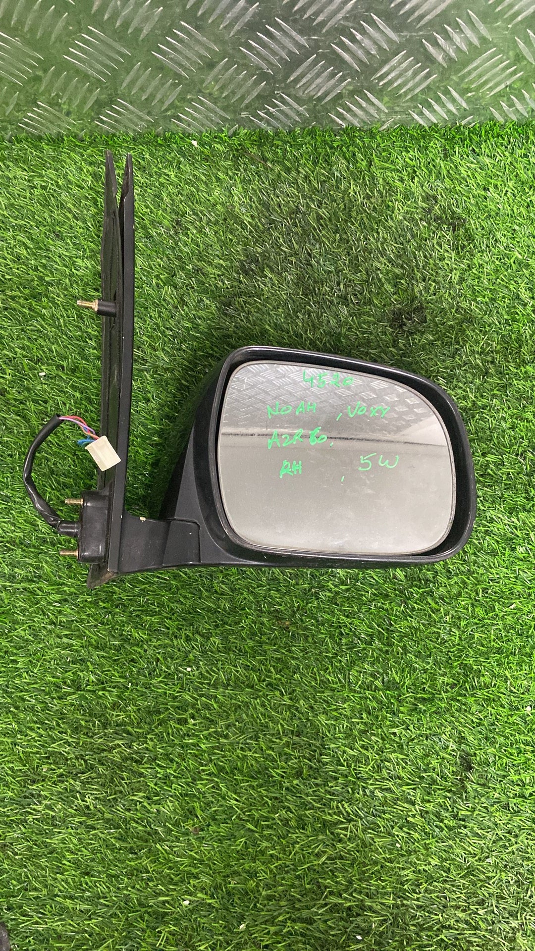 2001 - 2007 Toyota Noah Right Door Mirror 5 WIRE