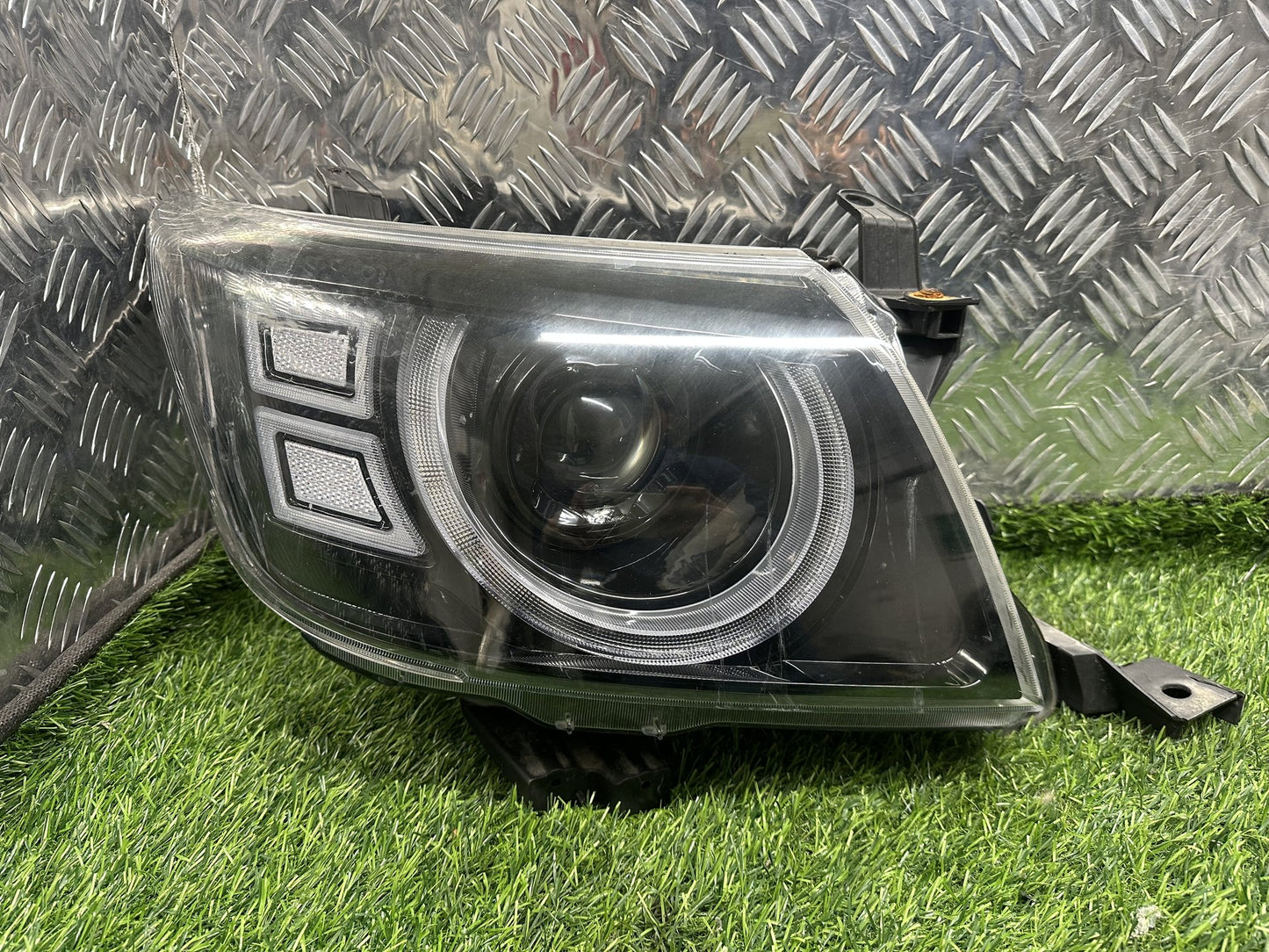 2010-2015 Toyota Hilux- Right Headlight PN: