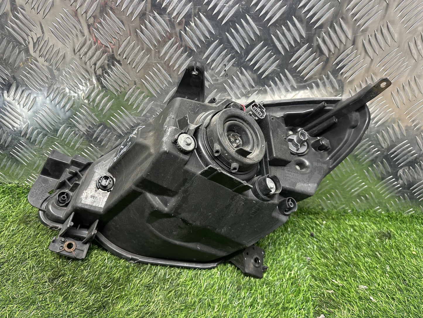2002-2007 Mazda Demio DY- Right Headlight PN: STANLEY P5548