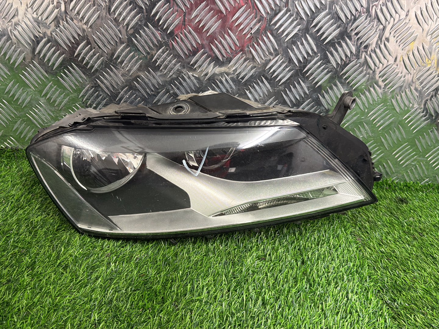 2010 - 2015 Volkswagen Passat Right Headlight 3AC941006