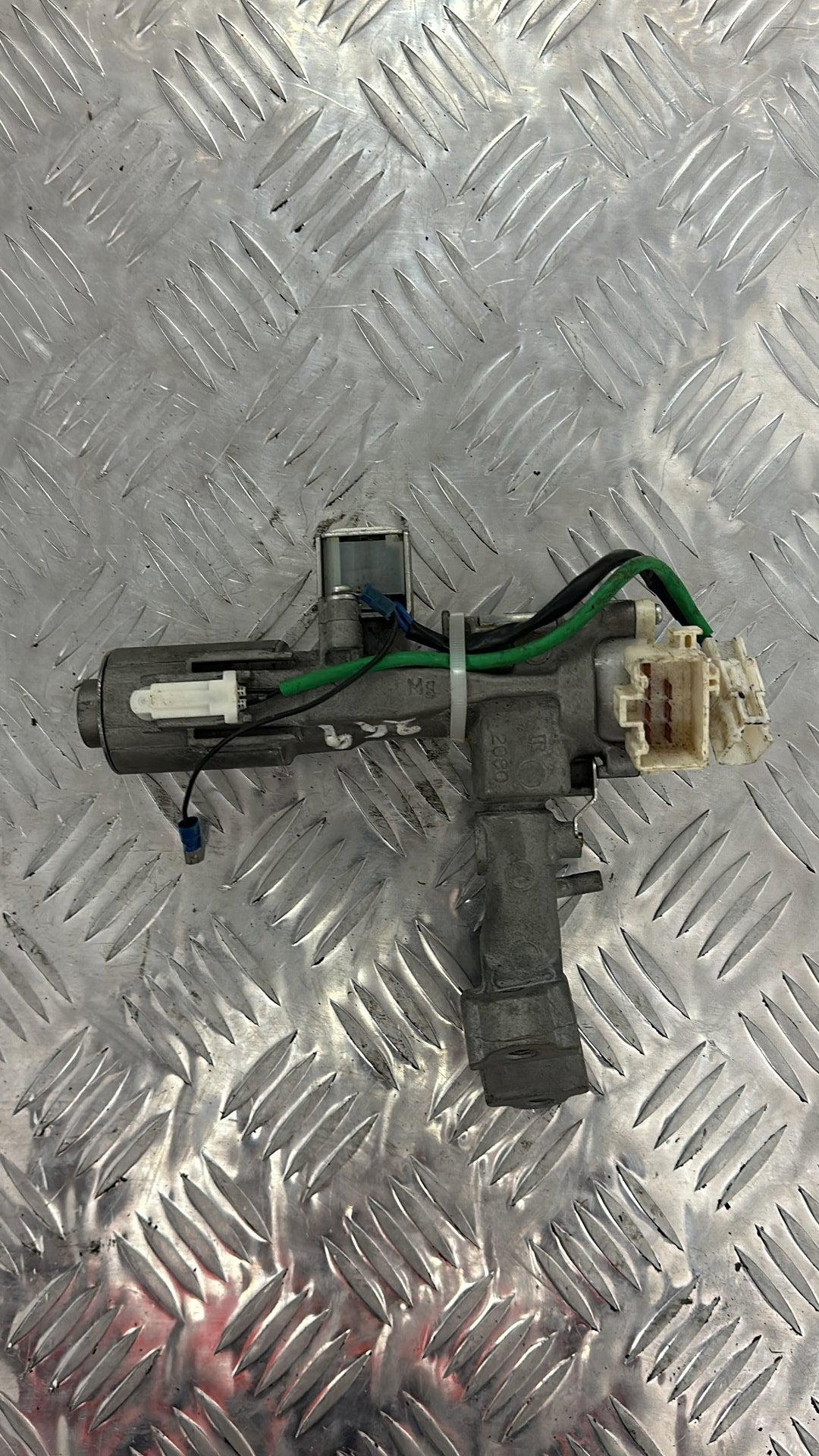 2004-2009 Toyota Land Cruiser KDJ120- Ignition With Key PN: 45020-35-11