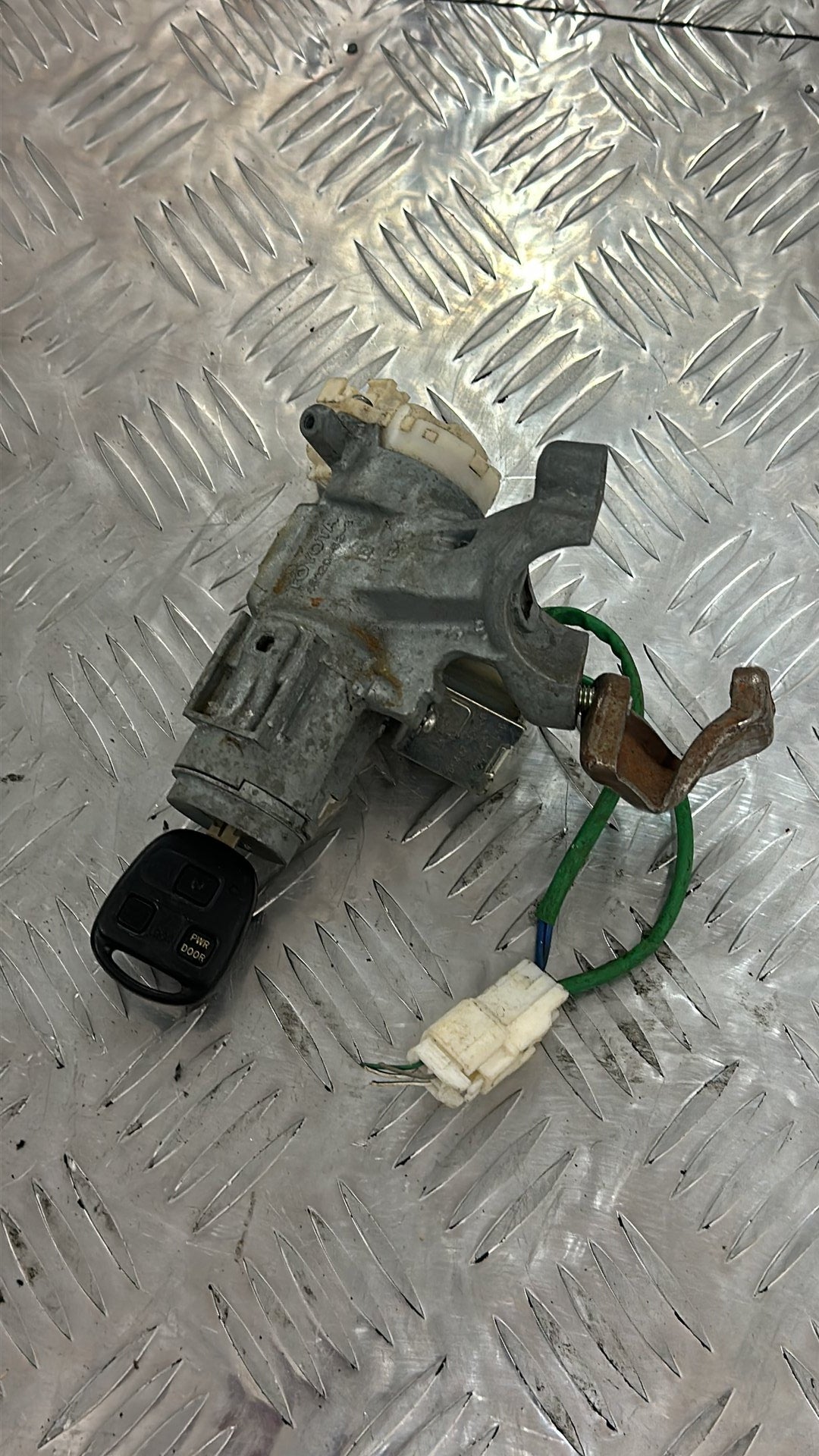 2003-2015 Toyota Sienta NCP8*- Ignition With Key PN: 45020-52-3