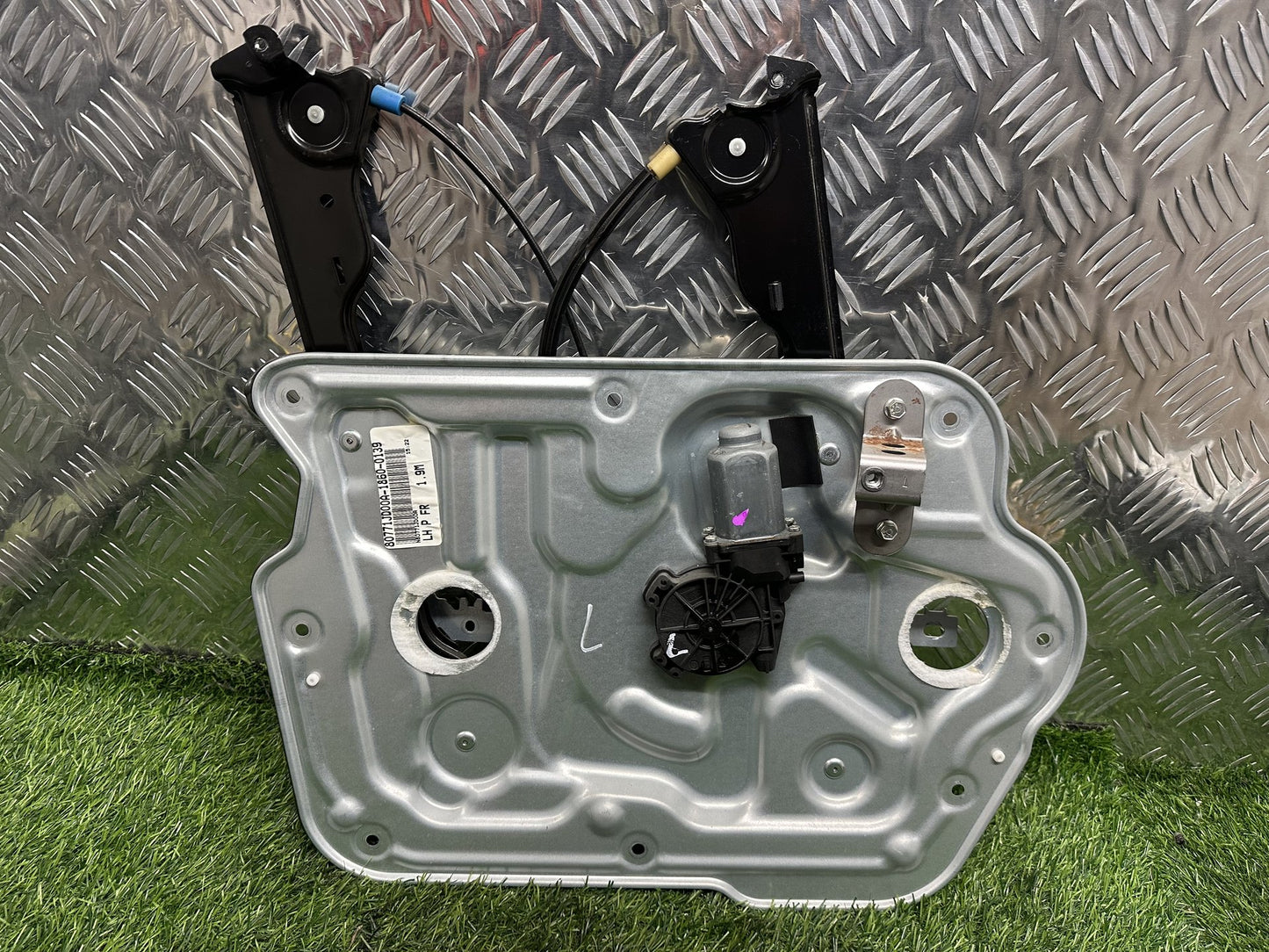 2010-2013 Nissan Qashqai J10- Left Front Window Regulator PN: (2 PIN)-80771JD00A-1860-0139