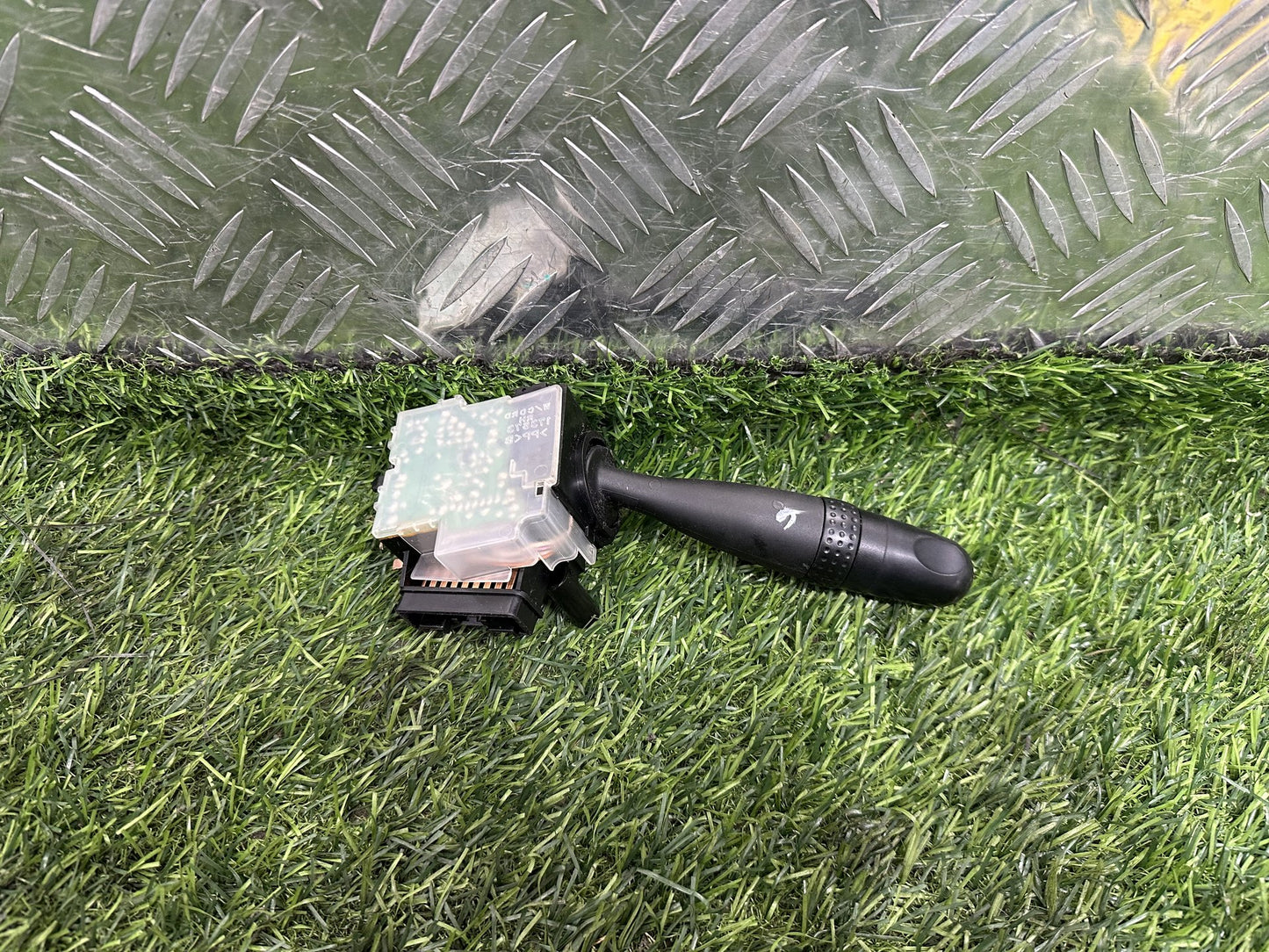 2003-2009 Toyota Wish E10 - Left Combination Switch PN: 10 PIN