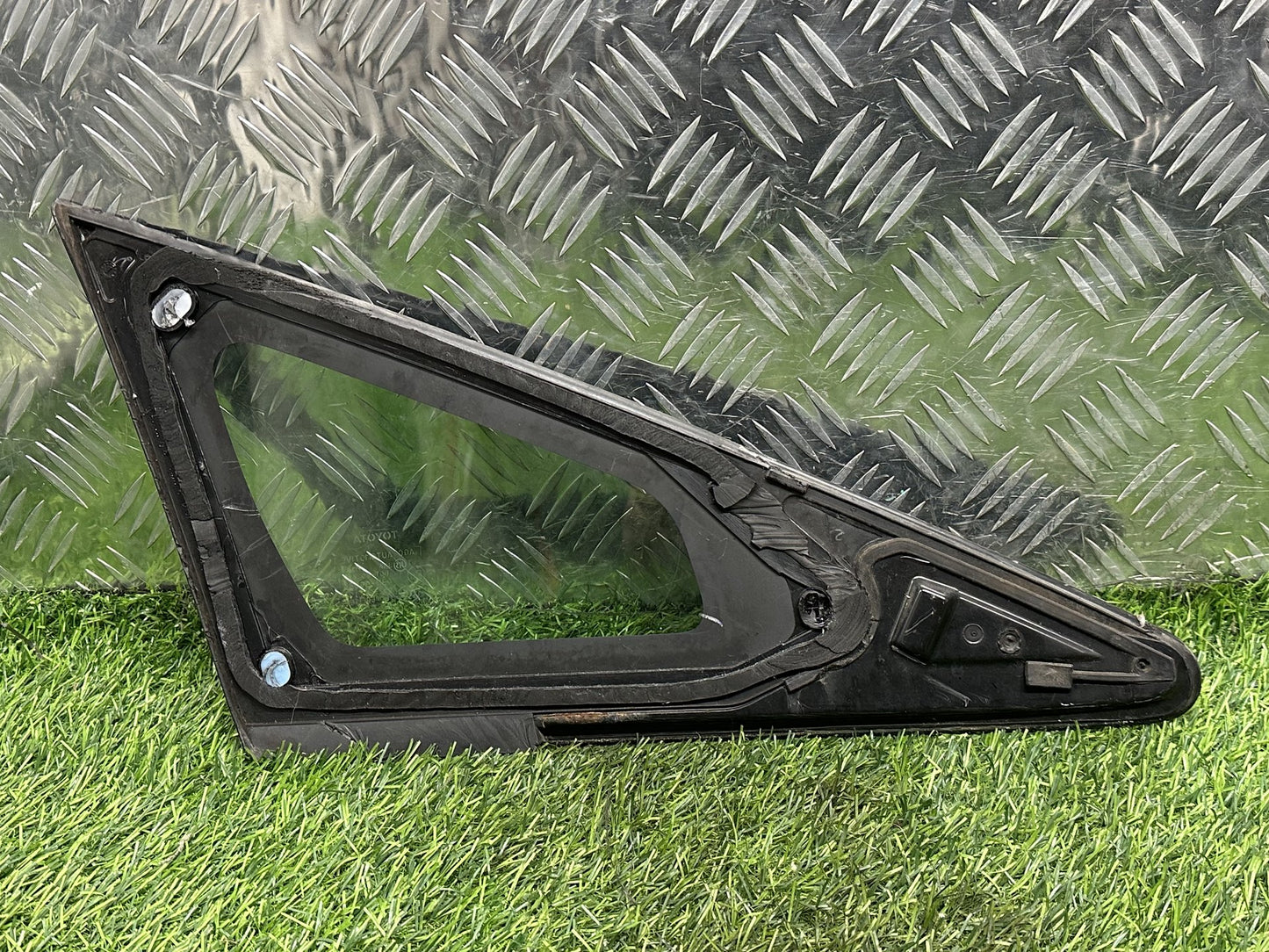 2009-2015 Toyota Prius W30- Left Front Quarter Door Glass PN: M2H4