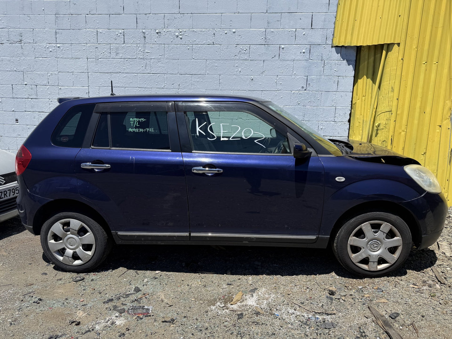 2004 Mazda Verisa ZY-273203 WRECKING FOR PARTS ONLY