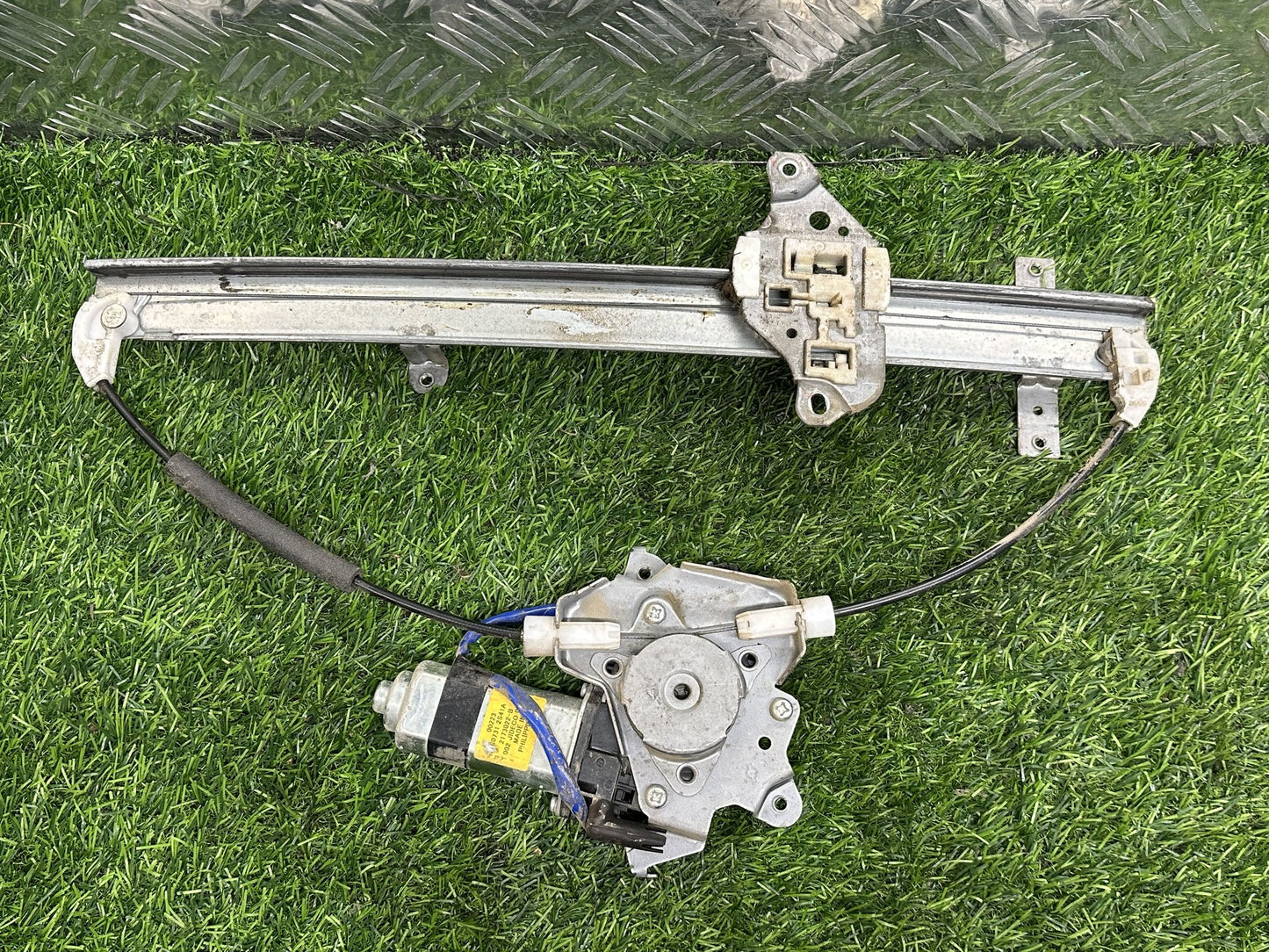 1998-2014 Nissan Navara D22- Left Front Window Regulator PN: 2 PIN-80731 2S41A