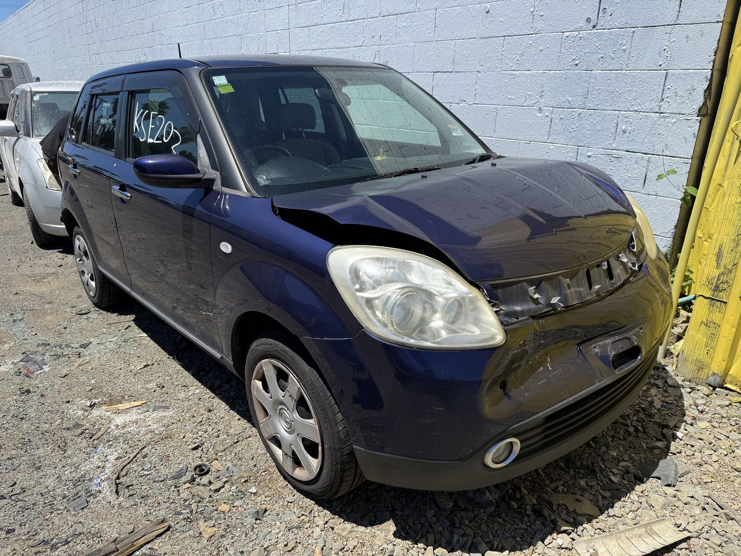 2004 Mazda Verisa ZY-273203 WRECKING FOR PARTS ONLY